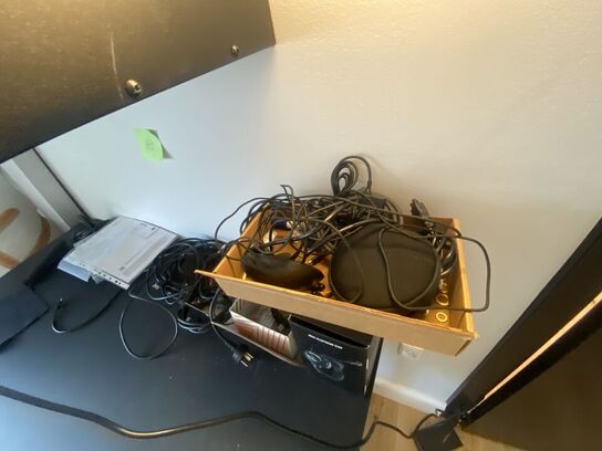 Tøm lokalet (kasser fra SMEG & BEKO tomme)