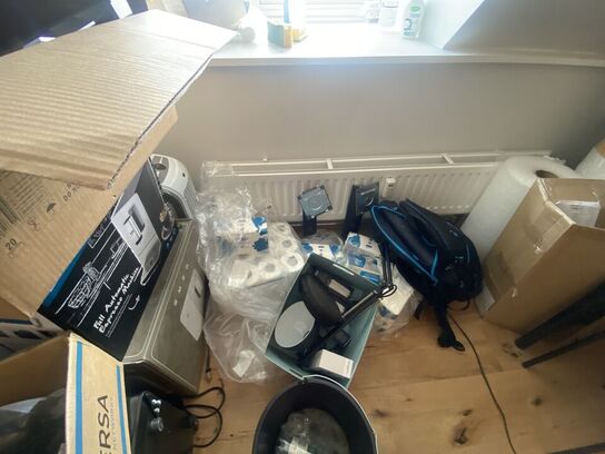 Tøm lokalet (kasser fra SMEG & BEKO tomme)