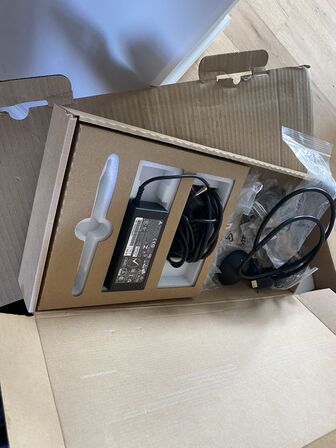 Tegneskærm WACOM Cintiq Pro24 samt assoteret computertilbehør