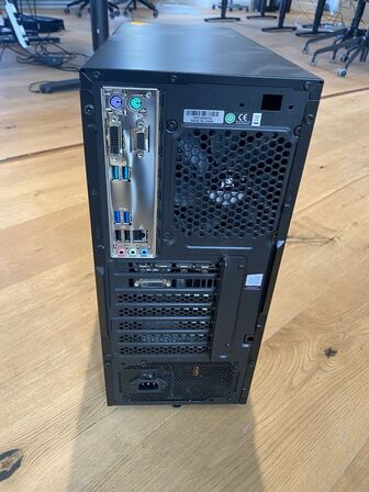 PC kabinet CORSAIR CARBIDE 100R
