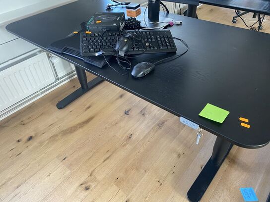 El hæve/sænkebord IKEA Bekant  med lampe