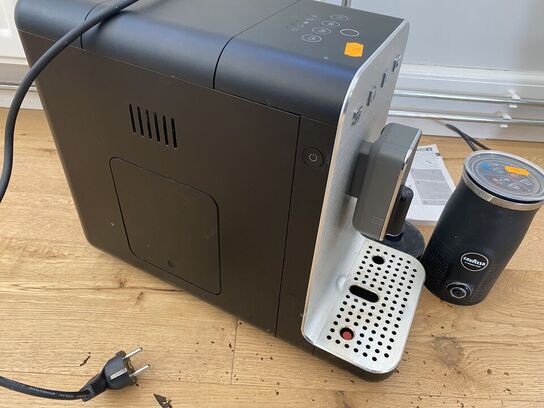 Espressomaskine SMEG og mælkevarmer