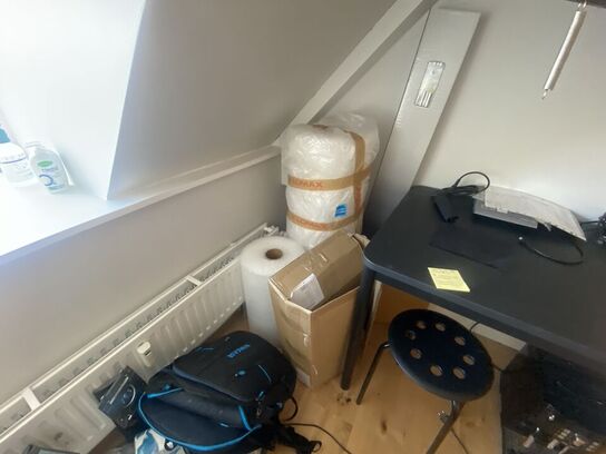 Tøm lokalet (kasser fra SMEG & BEKO tomme)