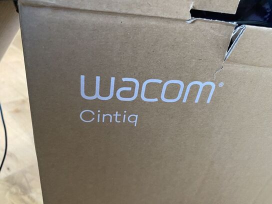 Tegneskærm WACOM Cintiq Pro24 samt assoteret computertilbehør