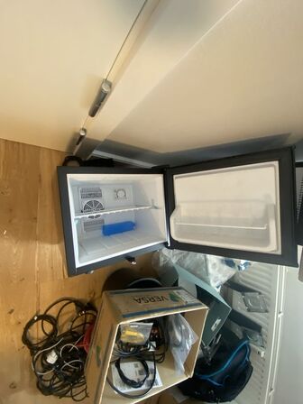 Tøm lokalet (kasser fra SMEG & BEKO tomme)