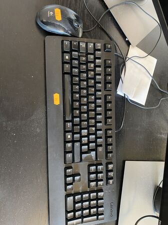 2 stk. skærme DELL U2719D og tastetur, mus