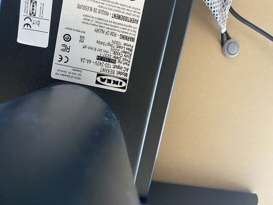 El hæve/sænkebord IKEA Bekant med kontorstol