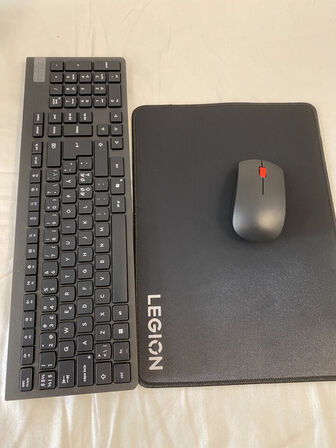 1 stk. ThinkCentre M90q Gen 5, 14 mdr. Let brugt. Skærm+mus+tastatur medfølger. LENOVO
