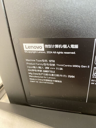 1 stk. ThinkCentre M90q Gen 5, 14 mdr. Let brugt. Skærm+mus+tastatur medfølger. LENOVO