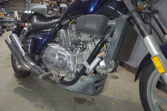 MC, Honda VF700C Super Magna 3212 MOMSFRI