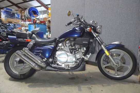 MC, Honda VF700C Super Magna 3212 MOMSFRI