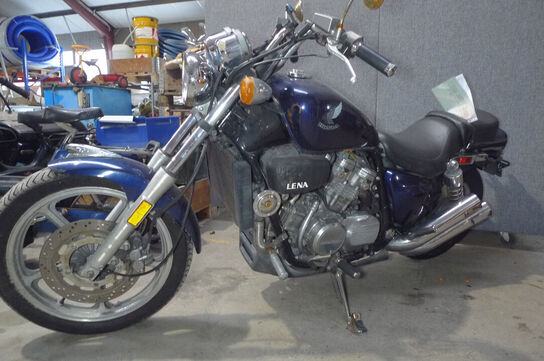 MC, Honda VF700C Super Magna 3212 MOMSFRI