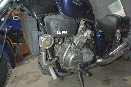 MC, Honda VF700C Super Magna 3212 MOMSFRI