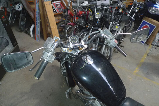 MC, Suzuki BS700 4668 Intruder MOMSFRI