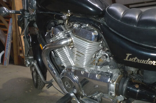 MC, Suzuki BS700 4668 Intruder MOMSFRI