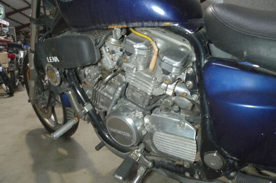 MC, Honda VF700C Super Magna 3212 MOMSFRI