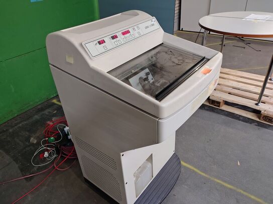 Cryostat LEICA CM1850