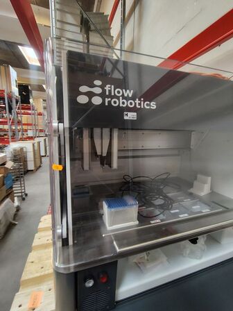 Liquid Handling Robot FLOW ROBOTICS Flowbot One