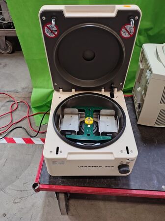 Centrifuge  HETTICH  Universal 30 F 