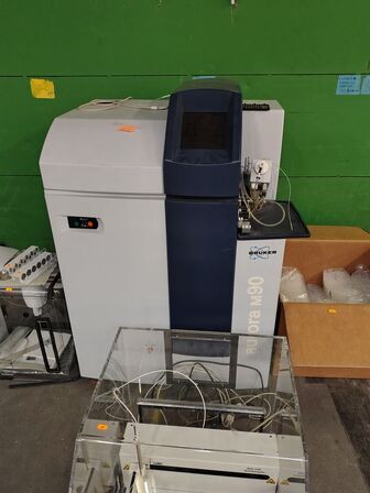 Chemical spectrometer.  BRUKER.  Aurora M90. 