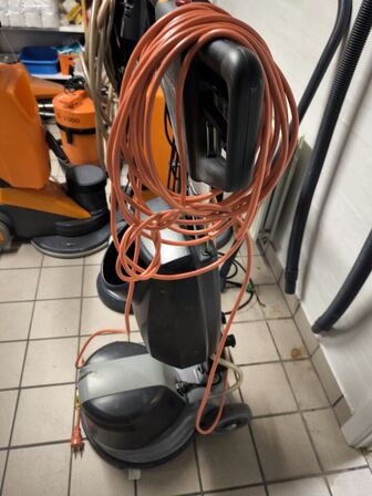 Skuremaskine NILFISK FM400 D