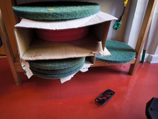 Børster, puder m.v. til gulvvasker