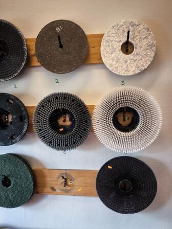 Børster, puder m.v. til gulvvasker