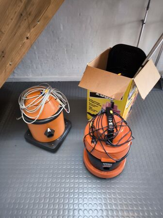 2 stk. tør/vådsugere bl.a. VAX inkl. tilbehør