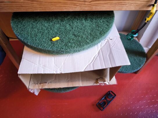 Børster, puder m.v. til gulvvasker