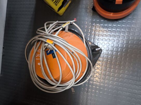 2 stk. tør/vådsugere bl.a. VAX inkl. tilbehør