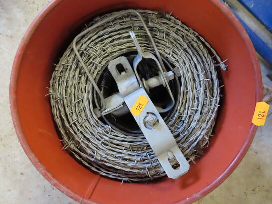 Spand med pigtråd