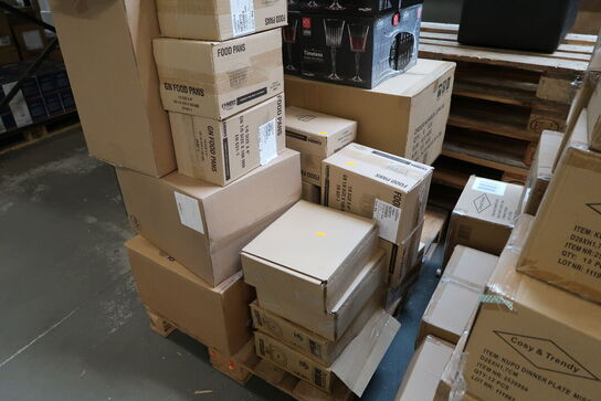 3 stk. paller med varelager (se billeder for indhold)