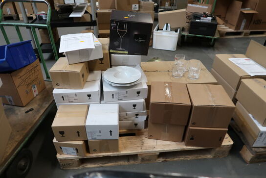 Palle med varelager (se billeder for indhold)