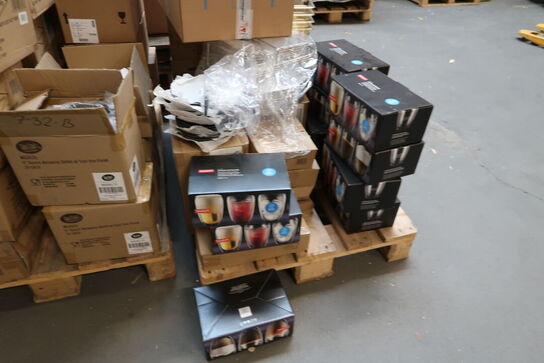 3 stk. paller med varelager (se billeder for indhold)