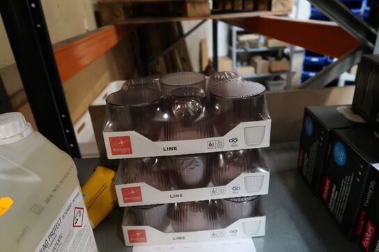 Lagerreol med div. Varelager, bestik, kokkeknive m.m. (se billeder for indhold)