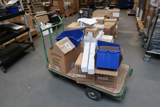 Opbevaringsvogn med indhold