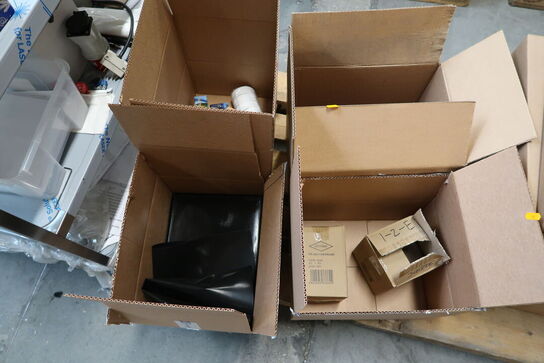 4 stk. kasser med div. Varelager