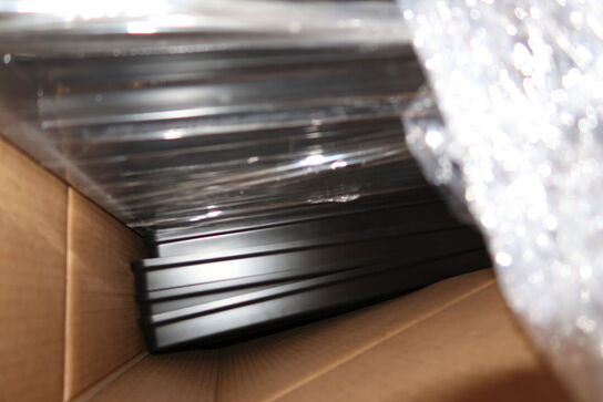 2 stk. paller med varelager (se billeder for indhold)