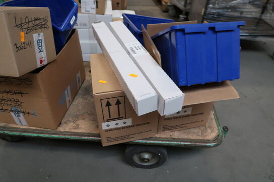 Opbevaringsvogn med indhold