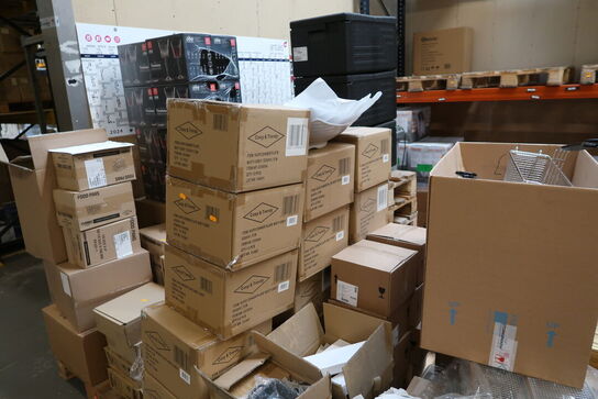 3 stk. paller med varelager (se billeder for indhold)