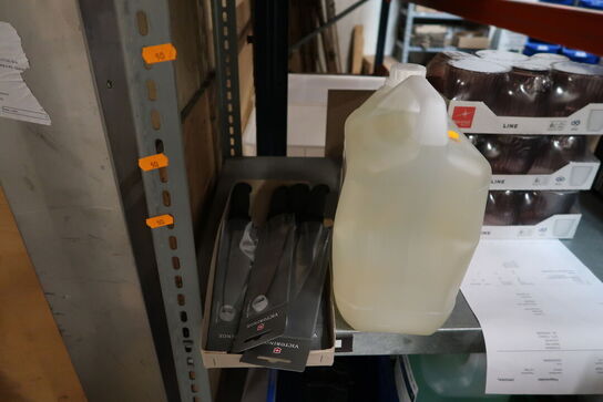 Lagerreol med div. Varelager, bestik, kokkeknive m.m. (se billeder for indhold)