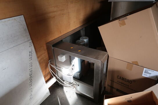 Div. rustfri stålborde, med vask, armatur m.m. (alt skal medtages)