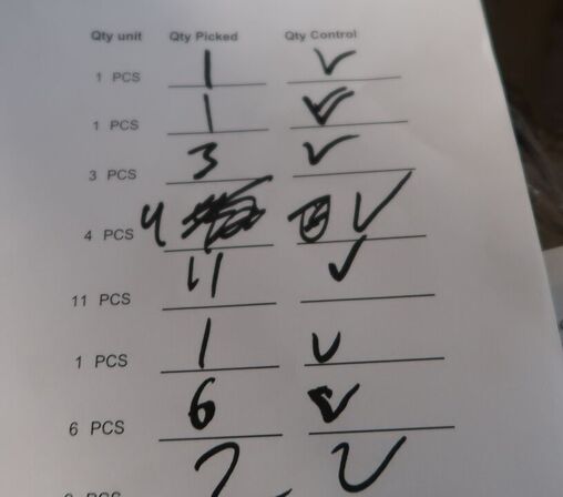 2 stk. paller med varelager (se billeder for indhold)