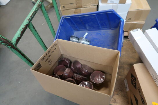 Opbevaringsvogn med indhold