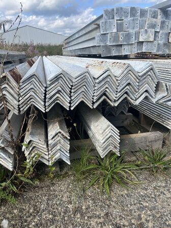 117 stk. 6 meter + 30 stk. 5,6 meter, 70x70x8