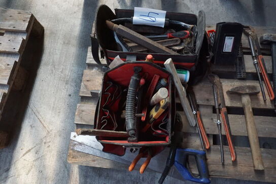 2 stk. værktøjskasser + diverse værktøjer