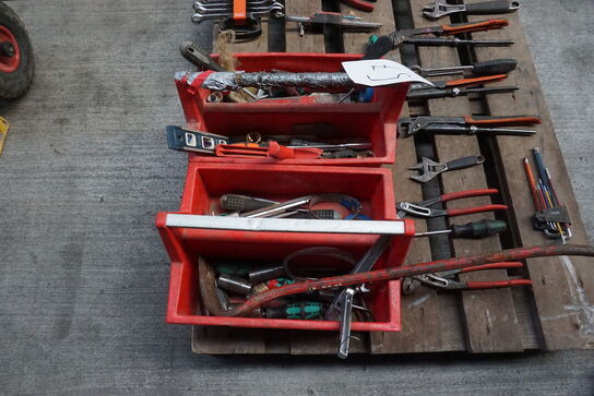 Palle med diverse håndværktøj 