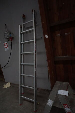 2 stk. Stiger + afskærmning 