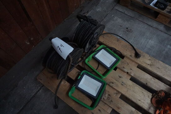 2 stk. Kabeltromler + 2 stk. LED lamper