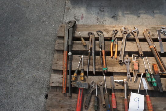 Palle med håndværktøj 